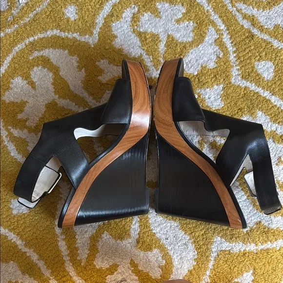 Michael Kors Black Heels with Peep-Toe Design - Picture 2 of 3